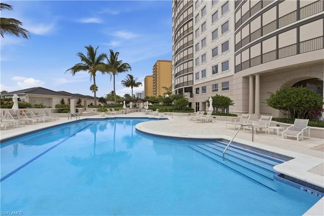 8665 Bay Colony DR 2001, Naples, FL 34108