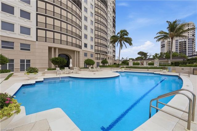 8665 Bay Colony DR 2001, Naples, FL 34108