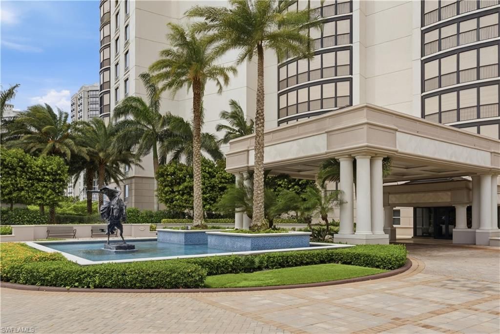 8665 Bay Colony DR 2001, Naples, FL 34108