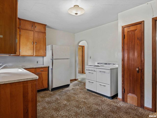609 Wood Avenue, Springfield, IL 62702