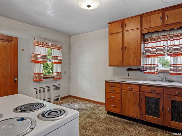 609 Wood Avenue, Springfield, IL 62702
