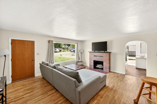 755 Walker Avenue, Ashland, OR 97520