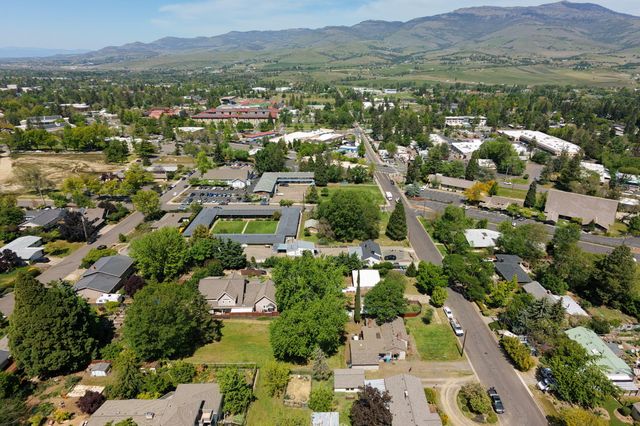 755 Walker Avenue, Ashland, OR 97520