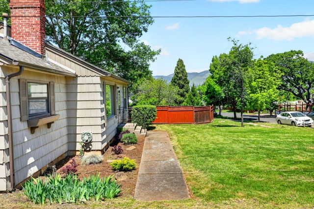 755 Walker Avenue, Ashland, OR 97520