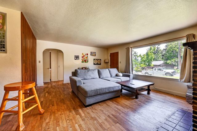 755 Walker Avenue, Ashland, OR 97520