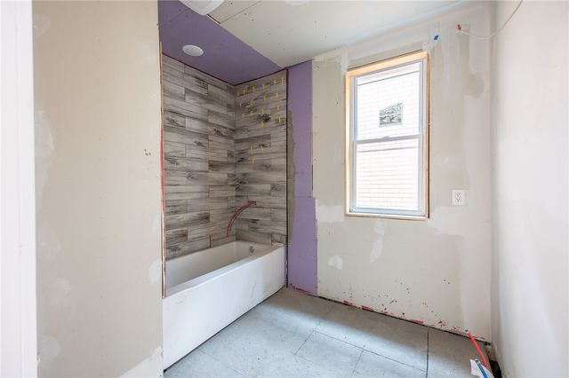 5517 Jackson St, Highland Park, PA 15206