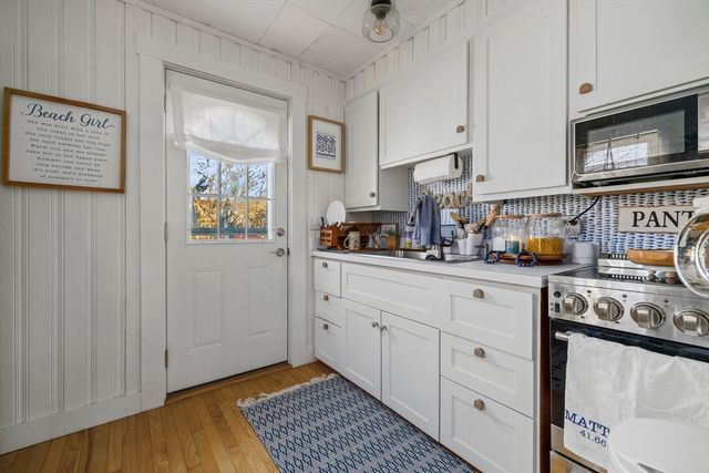 5 Beach St, Mattapoisett, MA 02739