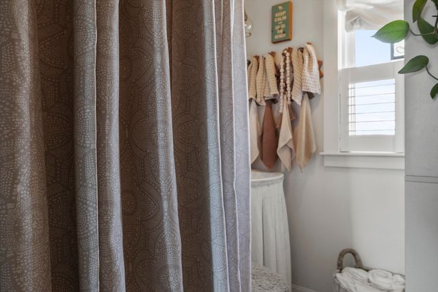 5 Beach St, Mattapoisett, MA 02739