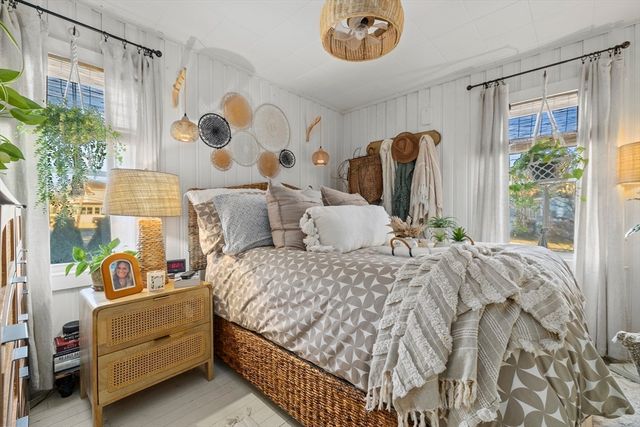 5 Beach St, Mattapoisett, MA 02739