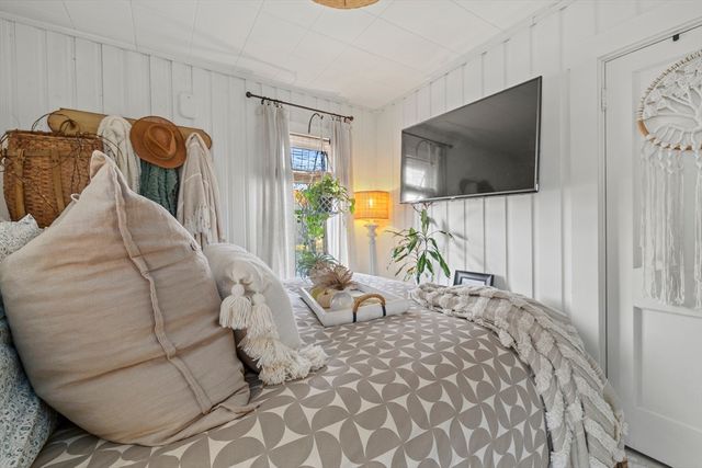 5 Beach St, Mattapoisett, MA 02739