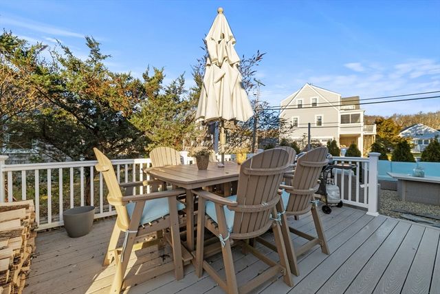 5 Beach St, Mattapoisett, MA 02739