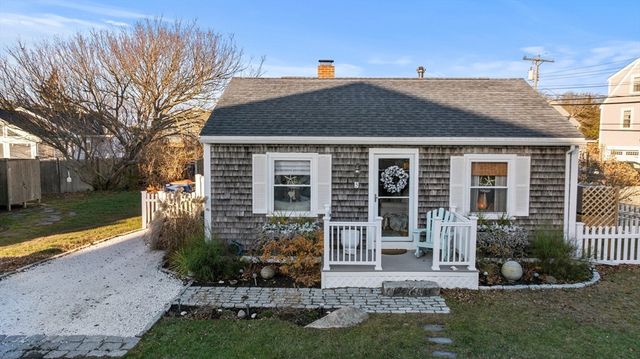 5 Beach St, Mattapoisett, MA 02739