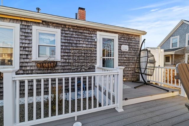 5 Beach St, Mattapoisett, MA 02739