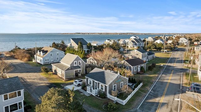 5 Beach St, Mattapoisett, MA 02739
