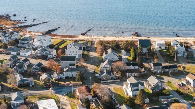 5 Beach St, Mattapoisett, MA 02739