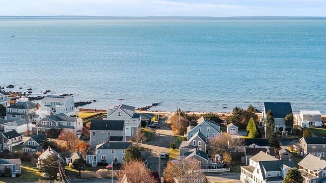 5 Beach St, Mattapoisett, MA 02739