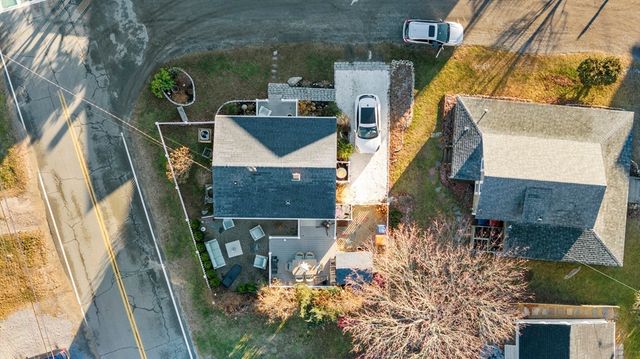 5 Beach St, Mattapoisett, MA 02739