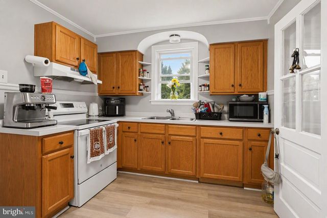 2929 LOCUST LN, Harrisburg, PA 17109