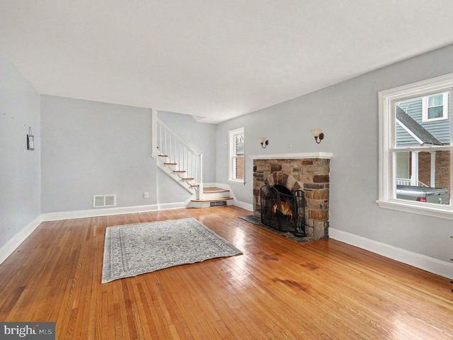 2929 LOCUST LN, Harrisburg, PA 17109