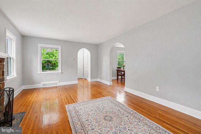2929 LOCUST LN, Harrisburg, PA 17109