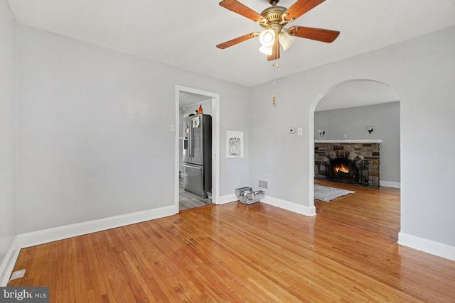 2929 LOCUST LN, Harrisburg, PA 17109