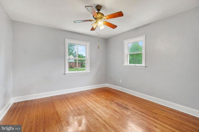 2929 LOCUST LN, Harrisburg, PA 17109