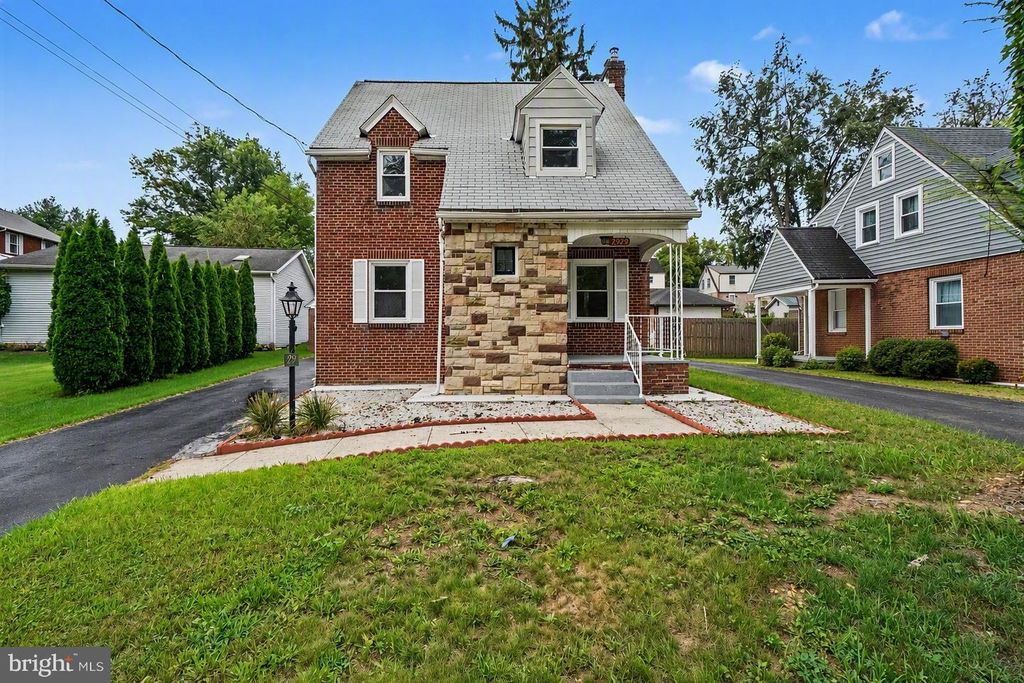2929 LOCUST LN, Harrisburg, PA 17109