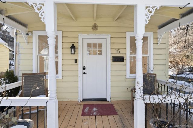 15 Hicks Street, Roslyn, NY 11576