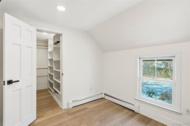 15 Hicks Street, Roslyn, NY 11576