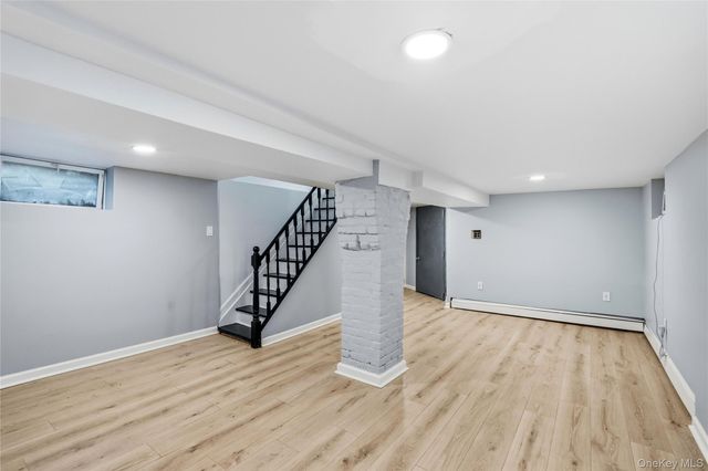 15 Hicks Street, Roslyn, NY 11576