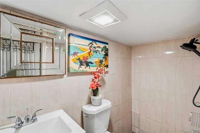 15 Hicks Street, Roslyn, NY 11576