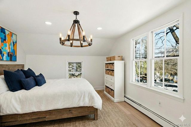 15 Hicks Street, Roslyn, NY 11576