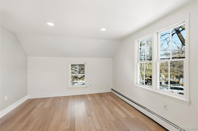 15 Hicks Street, Roslyn, NY 11576