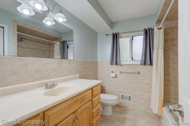 47051 Burton Drive, Shelby Twp, MI 48317
