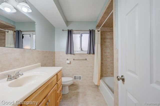 47051 Burton Drive, Shelby Twp, MI 48317