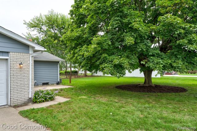 47051 Burton Drive, Shelby Twp, MI 48317