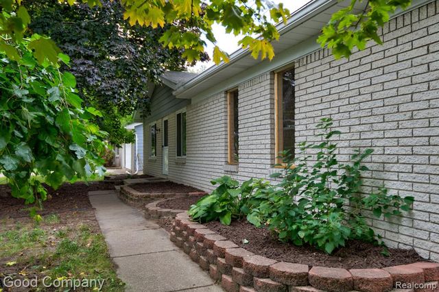 47051 Burton Drive, Shelby Twp, MI 48317