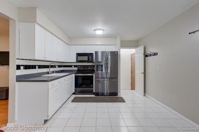 47051 Burton Drive, Shelby Twp, MI 48317