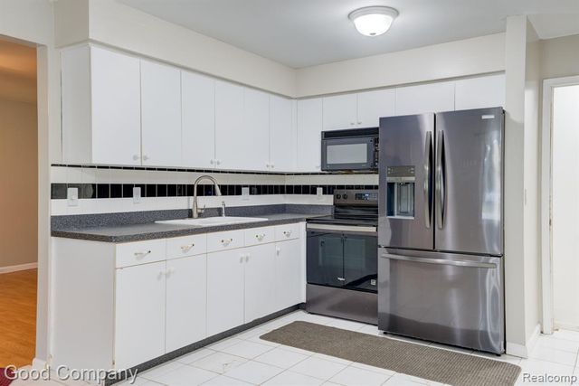 47051 Burton Drive, Shelby Twp, MI 48317
