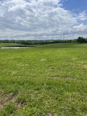 2 Walnut Grove Rd, Hartsville, TN 37074