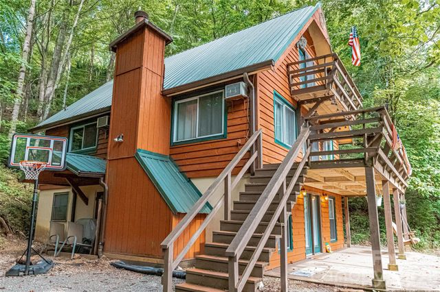 330 Riddle Cove Road, Maggie Valley, NC 28751