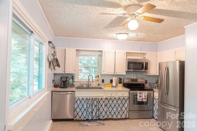 330 Riddle Cove Road, Maggie Valley, NC 28751