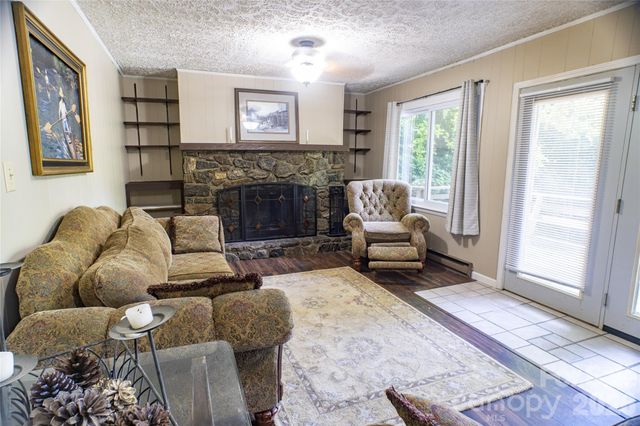 330 Riddle Cove Road, Maggie Valley, NC 28751