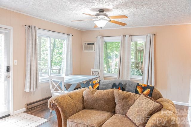 330 Riddle Cove Road, Maggie Valley, NC 28751