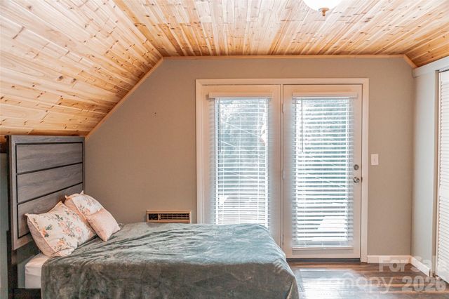 330 Riddle Cove Road, Maggie Valley, NC 28751