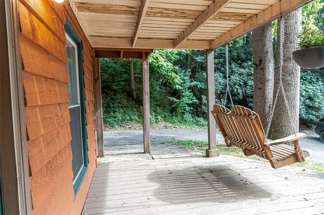 330 Riddle Cove Road, Maggie Valley, NC 28751