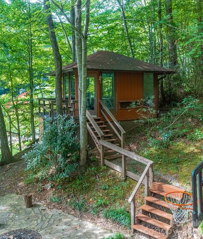 330 Riddle Cove Road, Maggie Valley, NC 28751