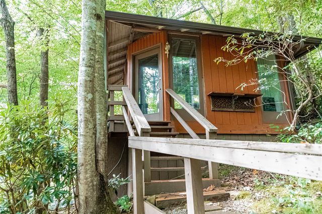 330 Riddle Cove Road, Maggie Valley, NC 28751