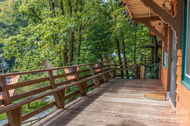 330 Riddle Cove Road, Maggie Valley, NC 28751