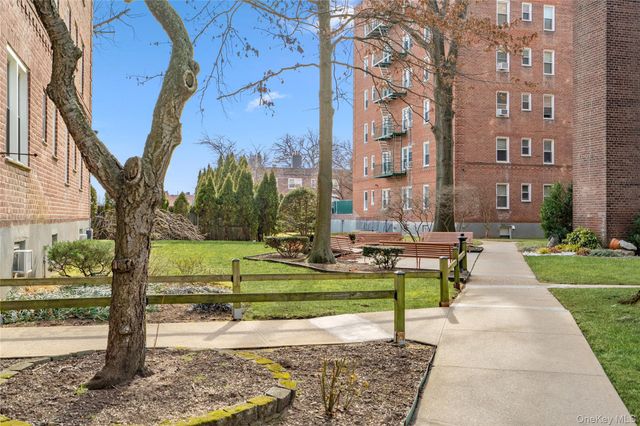 24 Mulford Place 4B, Hempstead, NY 11550